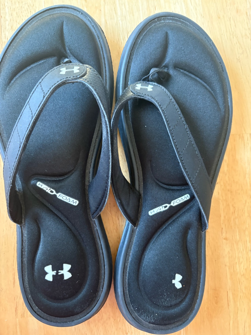 Under Armour Women's Black Cushioned Foam Flip-Flop Sandals